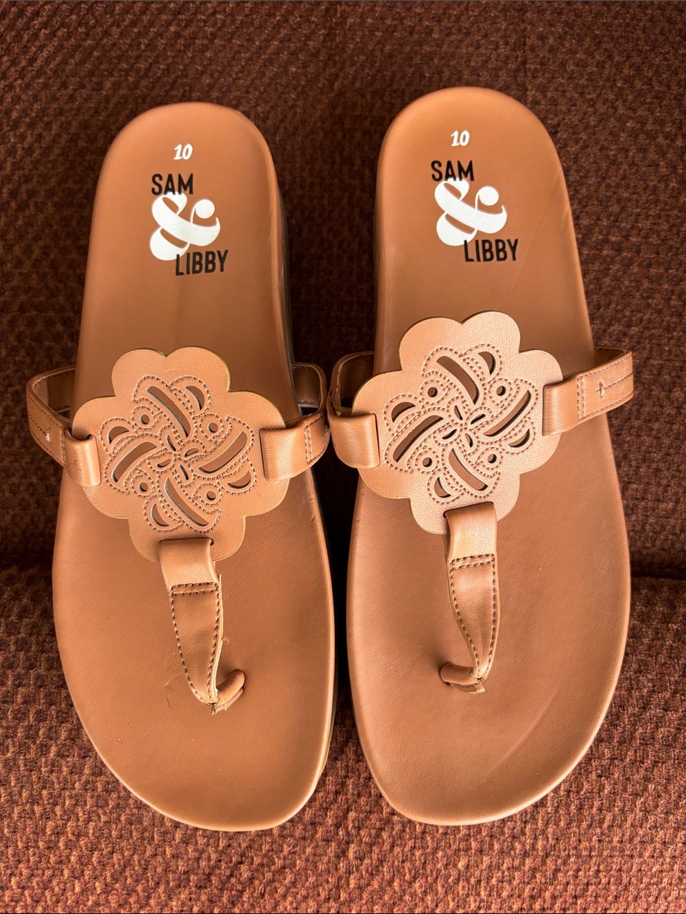 Sam & Libby Women's Tan Floral Cutout Thong Sandals Brand New Size 10